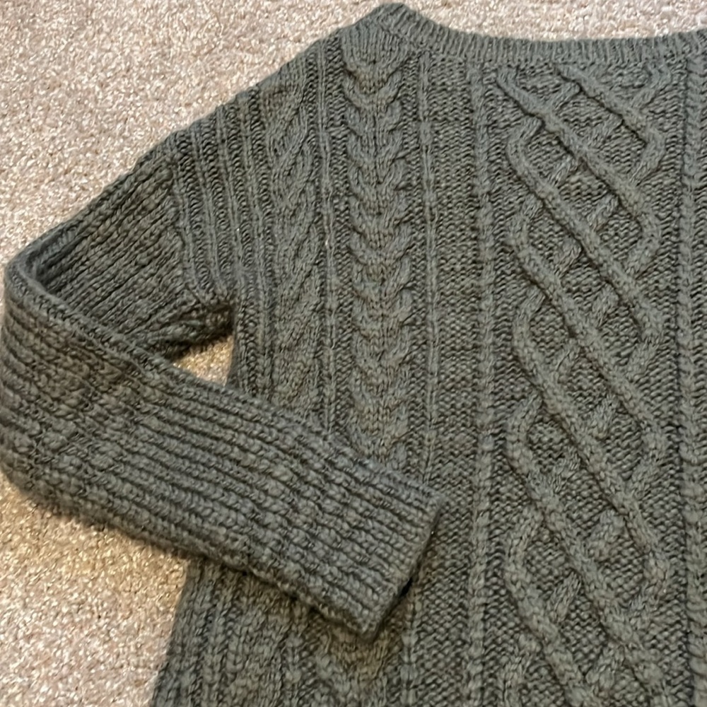 Banana Republic Cable Knit Green‎ Sweater in Large - Picture 10 of 11